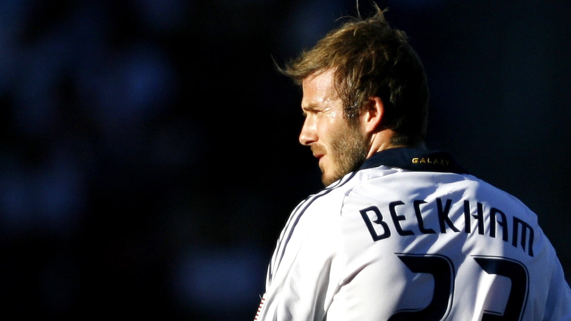 “冰雪王者：北极极寒赛段的速度传奇”，冰雪极地